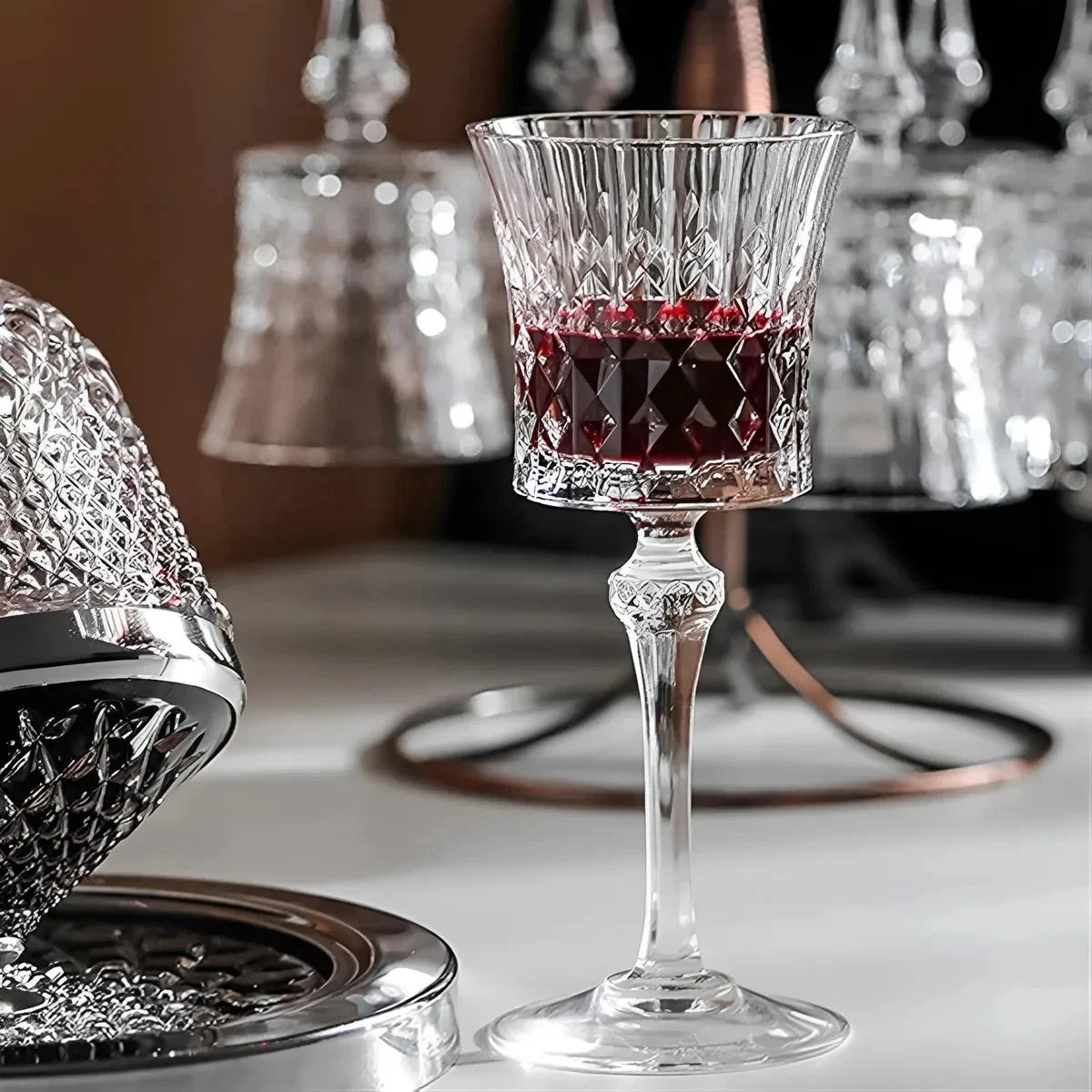 White Crystal Wine Glass, Perfect for Parties Bar Restaurant Decorative, 1 Piece