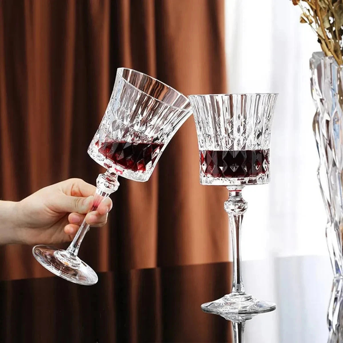 White Crystal Wine Glass, Perfect for Parties Bar Restaurant Decorative, 1 Piece